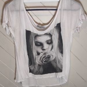 White loose-hanging graphic tee